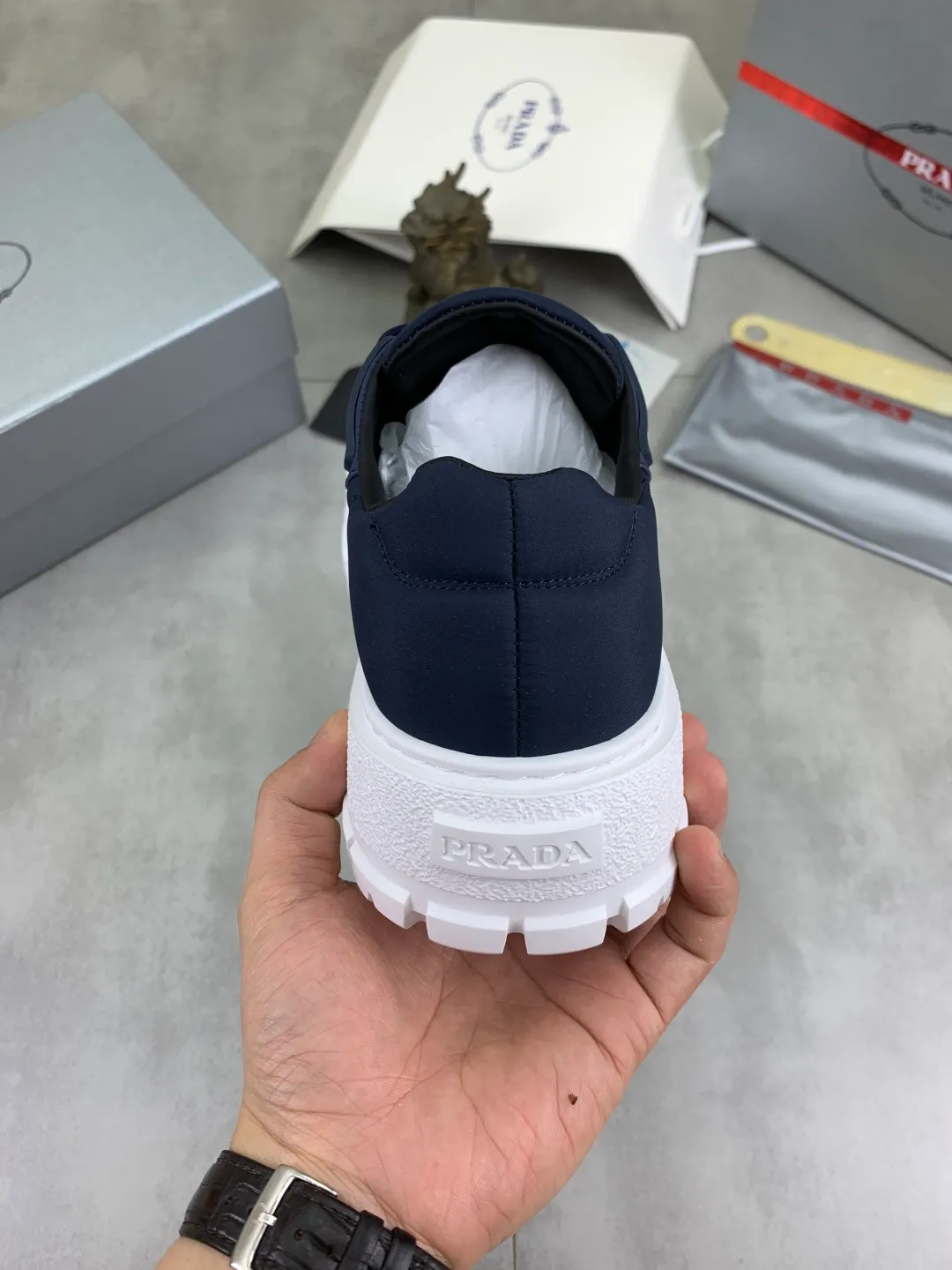 Men's men's shoes 💰P580💰 [New style] popular models are on the official website, 🆘 Trendy brand (Prada) mainly promotes popular models, avant-garde and versatile fashionable men's shoes private version mold opening, cowhide surface splicing 1:1.. Fashionable and simple, original imported cowhide lining cowhide feet; the atmosphere and personality are more fashionable, eye-catching and pursuing class. It will subvert the old idea and be a must-have for fashionistas with you! Must keep it for yourself! Tall and comfortable, large and low, high-end quality workmanship. Number of yards: 38-45 4️⃣optional.